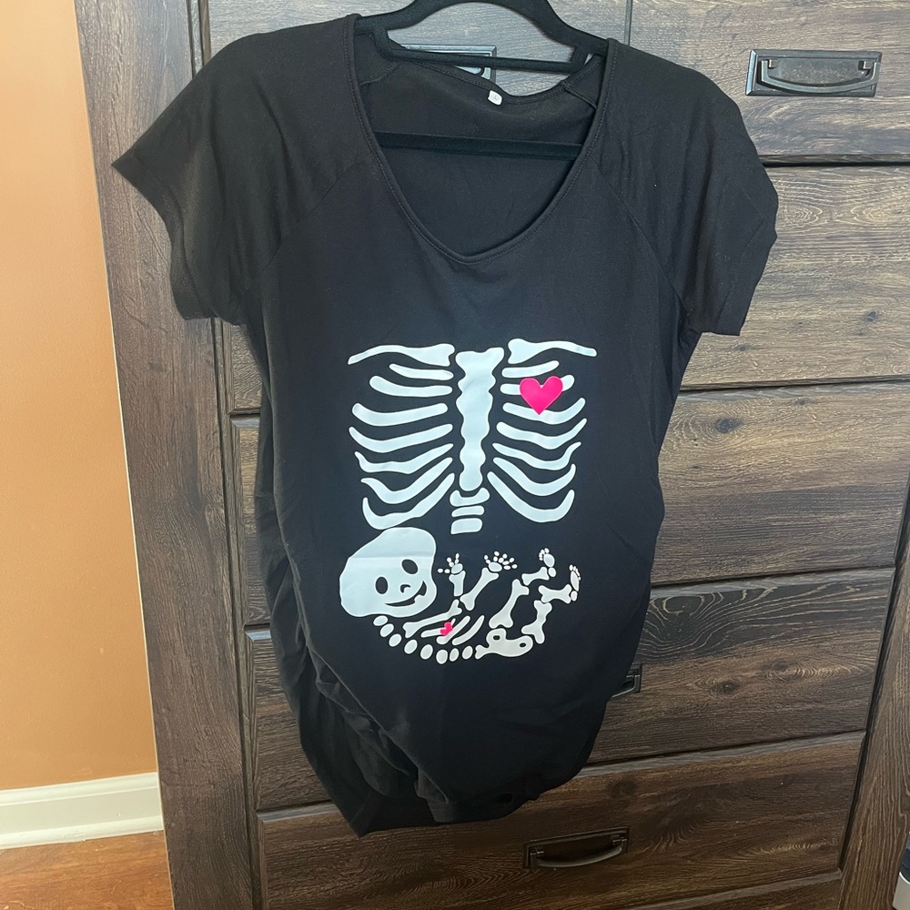 Maternity skeleton Halloween shirt 💀